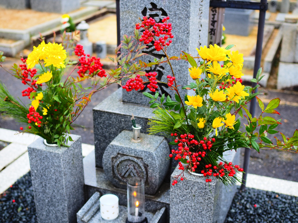仏壇・お墓の正月の花はどうしたらいい？